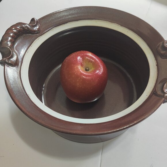 Caserole covered pottery dish in high gloss redware. Attributed to "Big Hand" - Picture 1 of 11